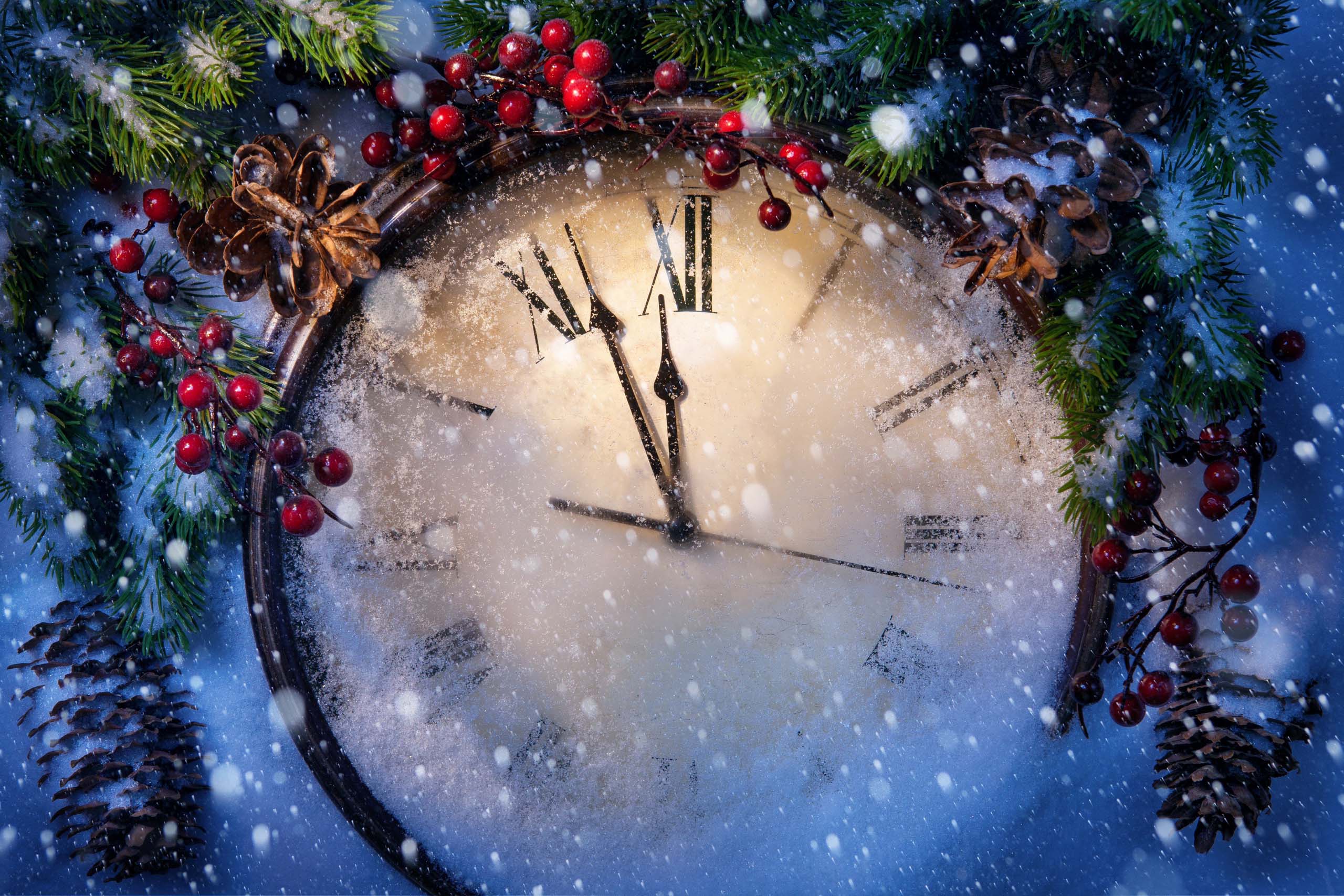 31 декабря 2016 г. Часы новогодние. Новогодние куранты. Новогодний фон с часами. Волшебный новый год.